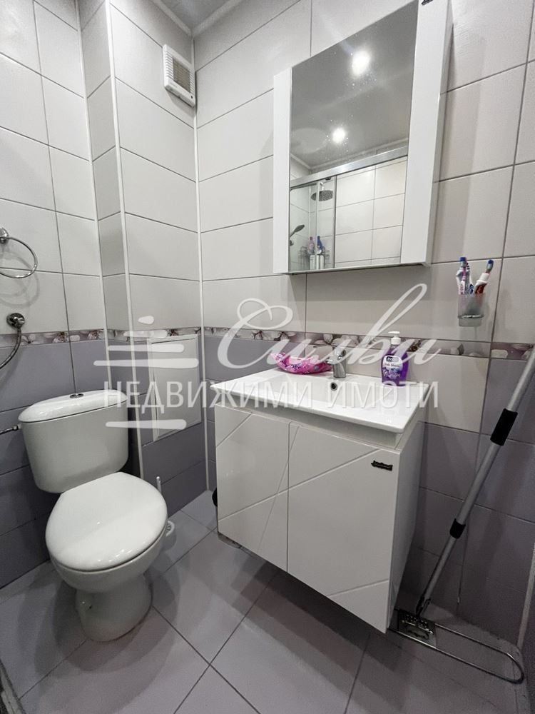 Продава се Двустаен апартамент в Шумен, Добруджански - 62 кв.м за 2016 €/кв.м - Снимка #5