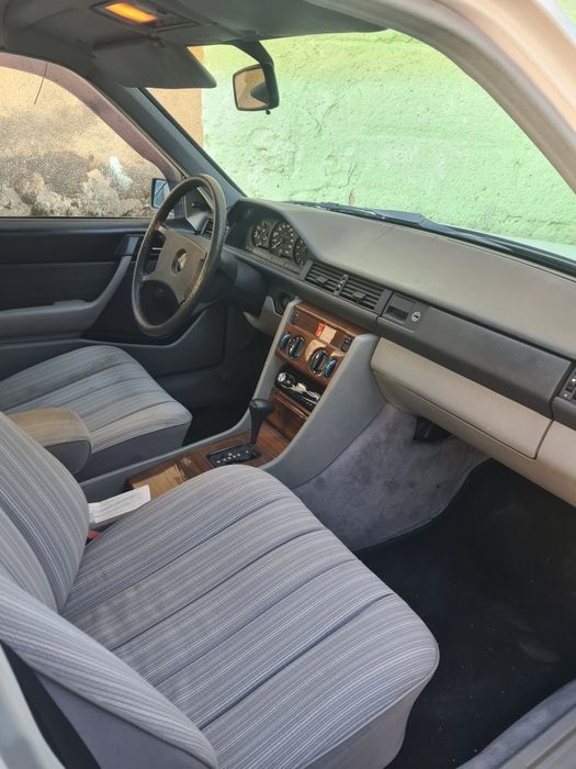 Mercedes W124 200E