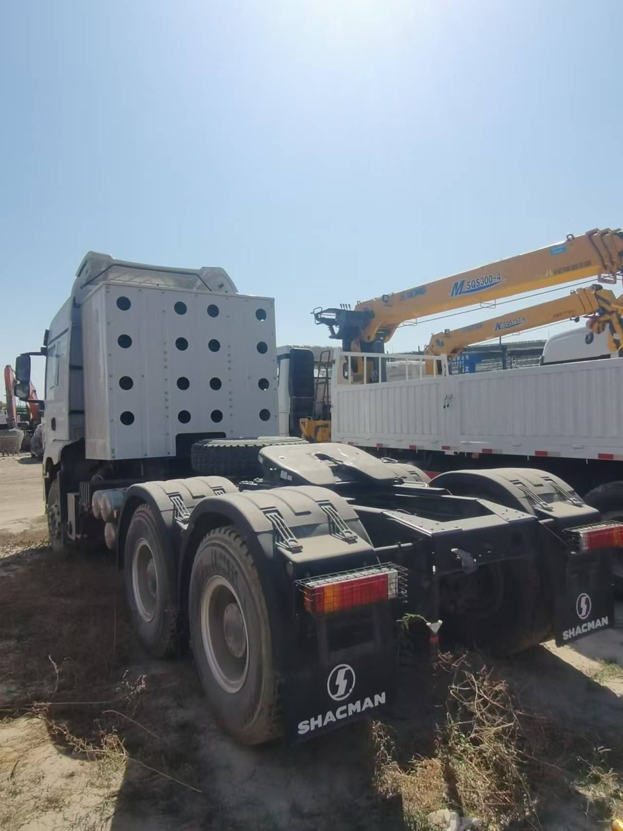SHACMAN H3000 CNG тягач