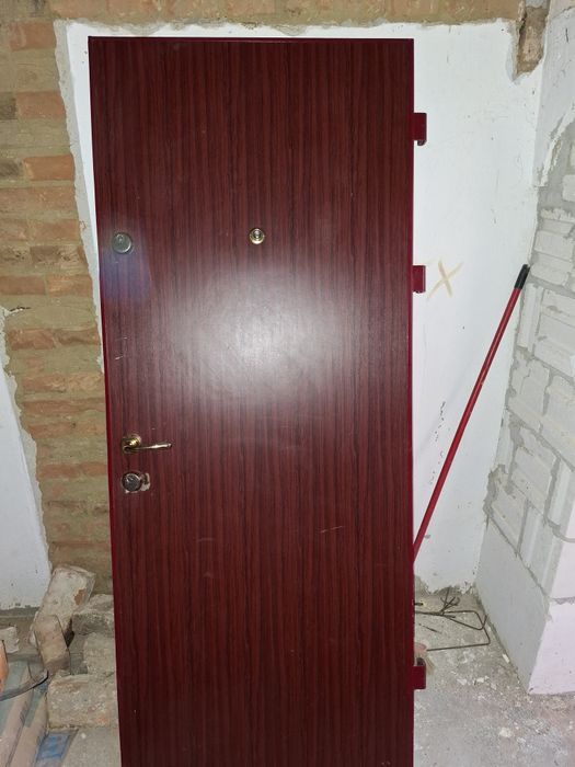Ușă de apartament