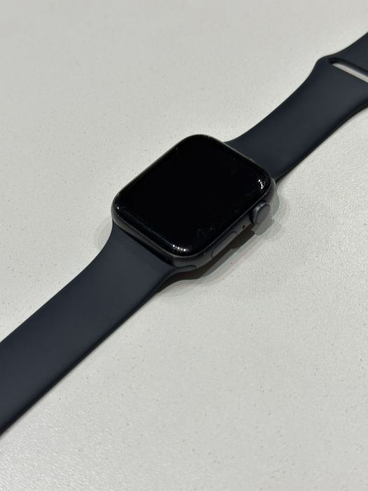 IPhone 13 в отличном состоянии и Apple Watch