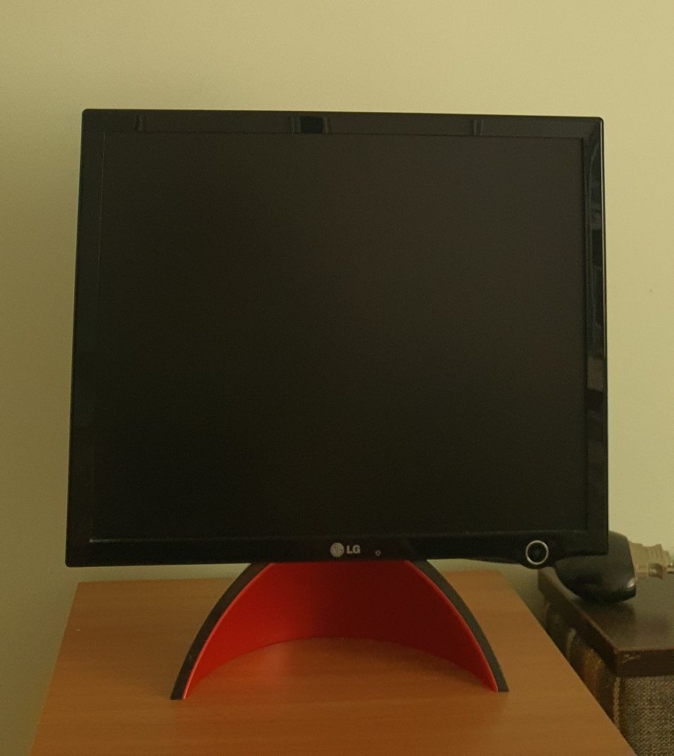 Монитор  LG  19дюймов