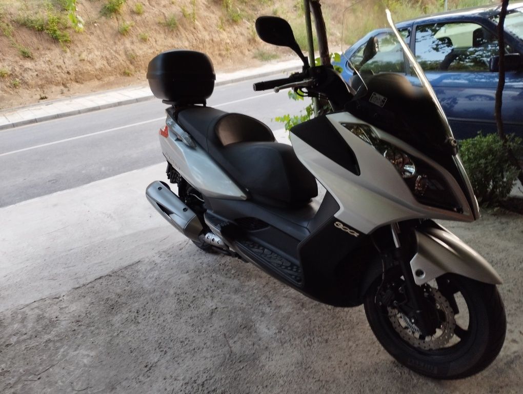 Скутер Kymco Dountown 300см3