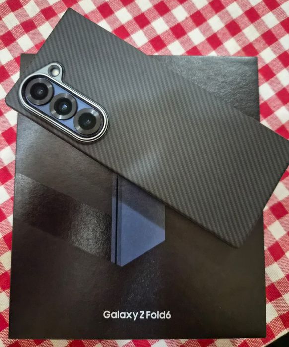 Vând z fold6 cu acte de proveniență, garantie si husa carbon !!!