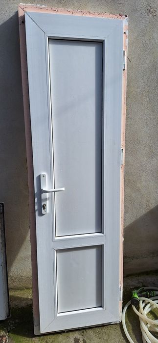 vând ușa  baie din pvc cu panel