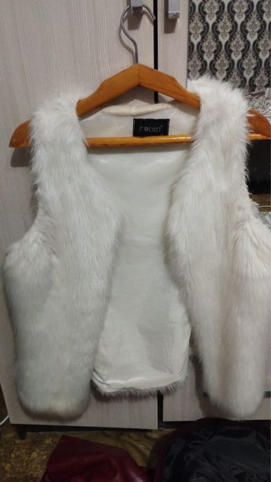 Продам меховый жилет