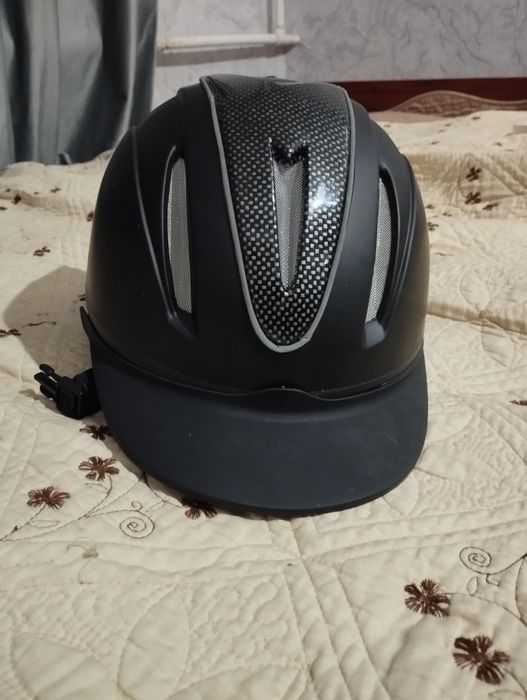 Шлем для конного спорта