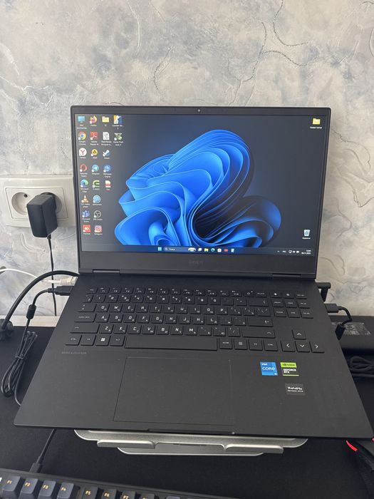 HP Omen 16 / i5-13420H / RTX 4050 / 16GB / 144 Hz