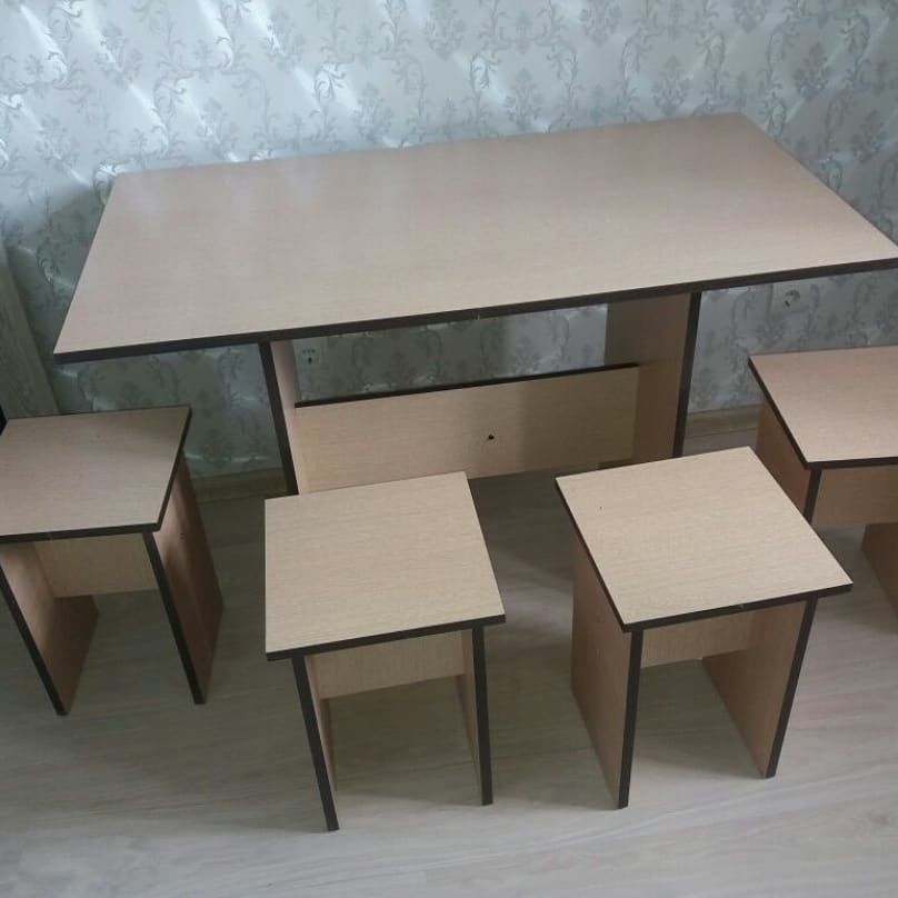 Новыe столы и стулья
