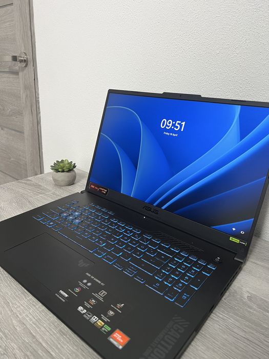 Laptop Gaming ASUS TUF A17/Ryzen 9/RTX 4060 / 16GB DDR5 / 1 TB/ 144Hz.