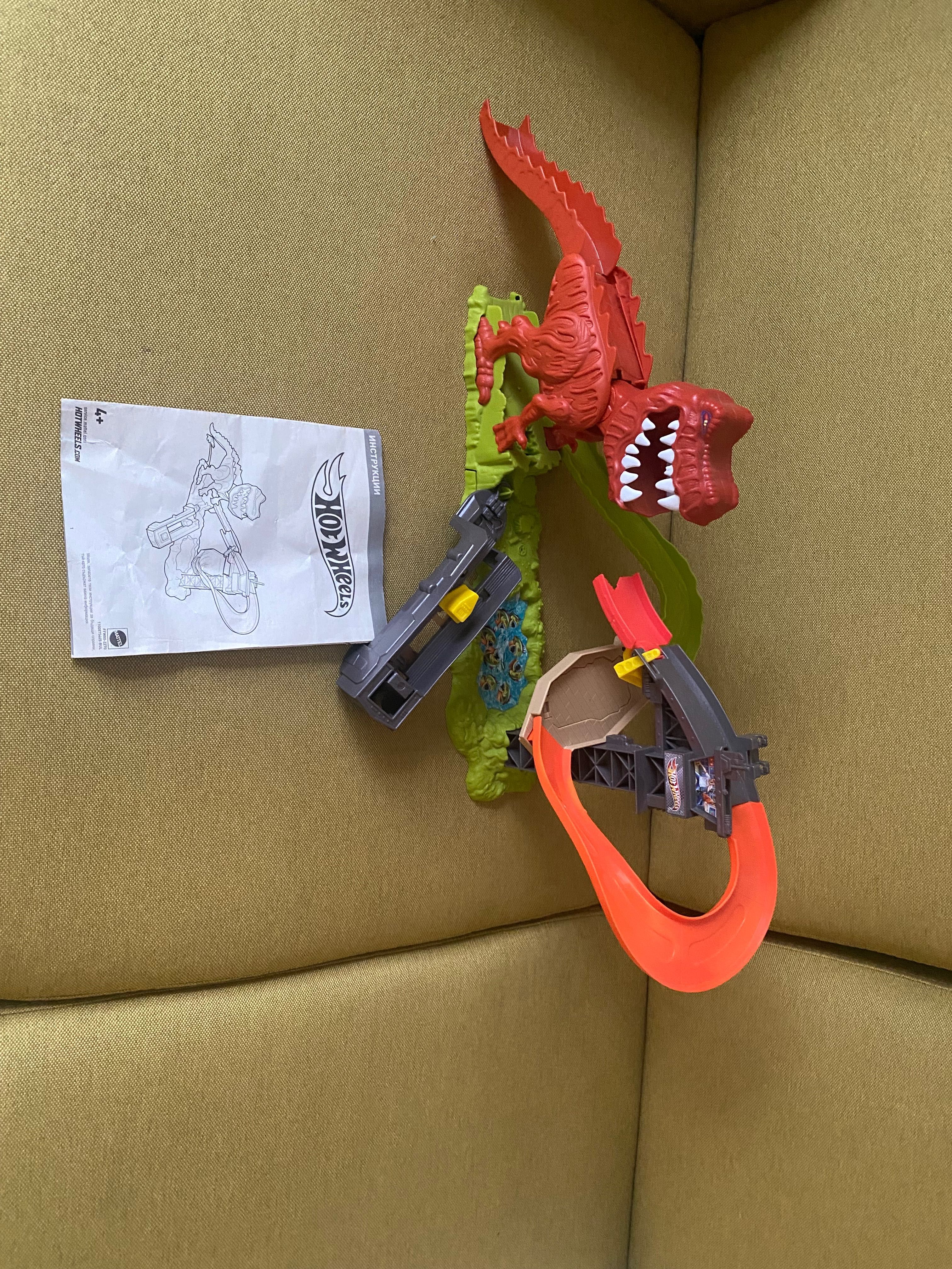 Hot Wheels Писта с динозавър T-Rex Takedown