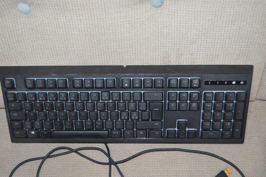 Tastatura mecanica RAZER Ornata Chroma iluminata - pentru piese