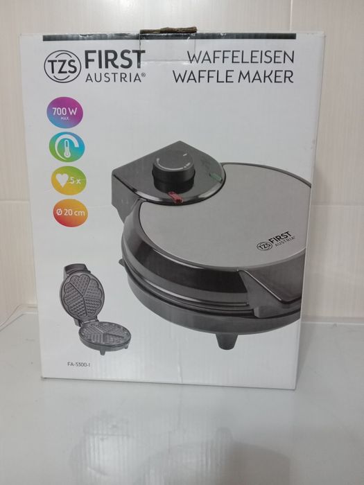 Продам электрическую вафельницу FIRST FA-5300-1