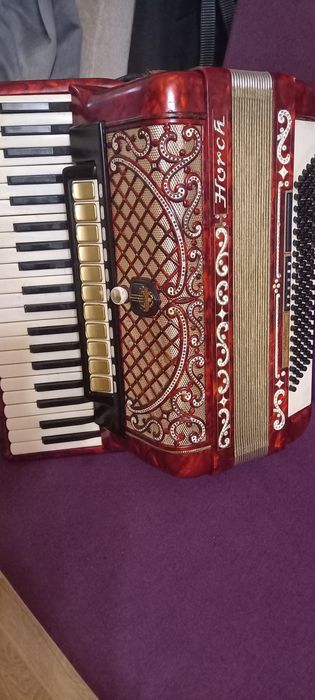 Vând acordeon Horch 120 basi 1