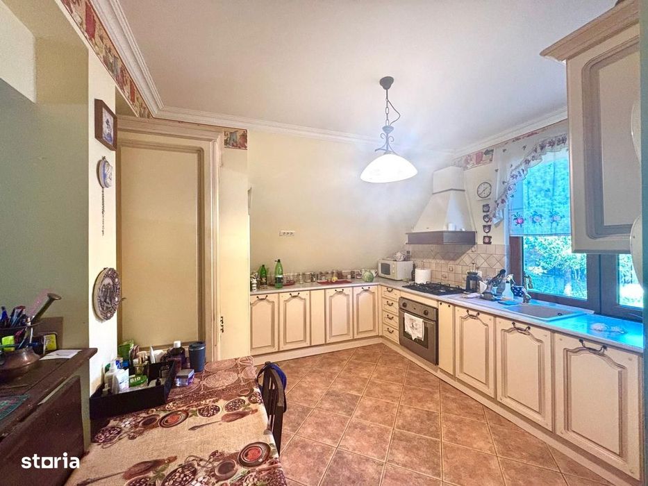 Casa individuala cu pozitie centrala, teren 1140 mp - Sanmihaiu Roman