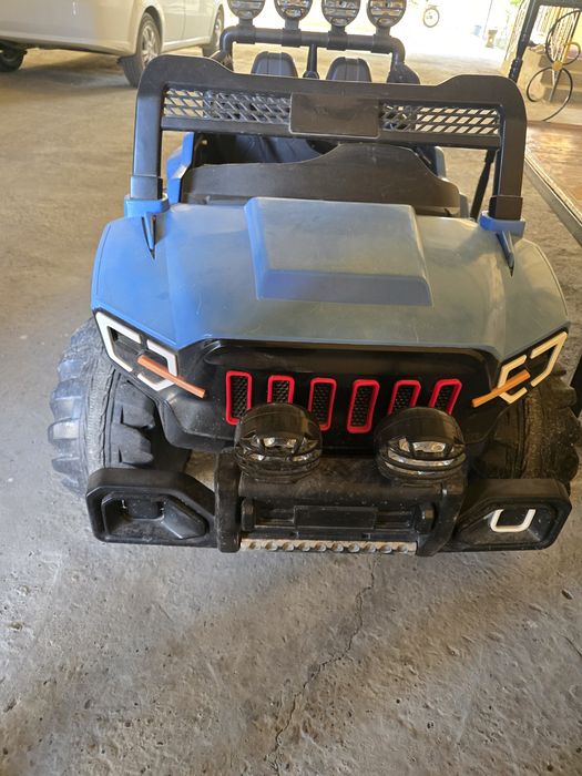 Машинка детская в хорошем состоянии