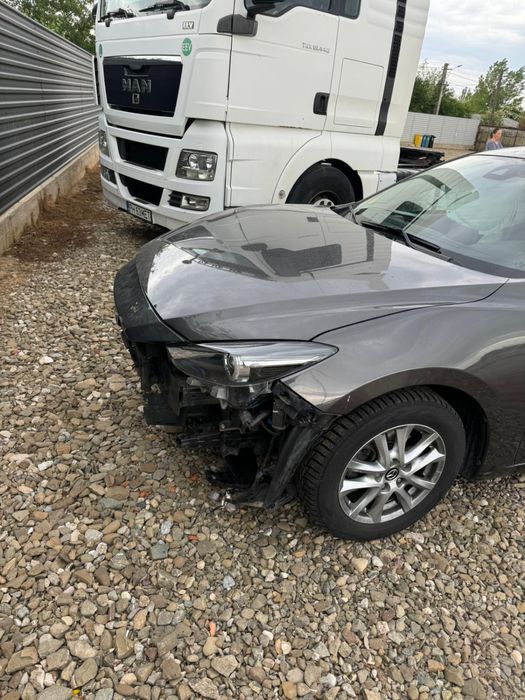 Vând Mazda 3 2017 avariată