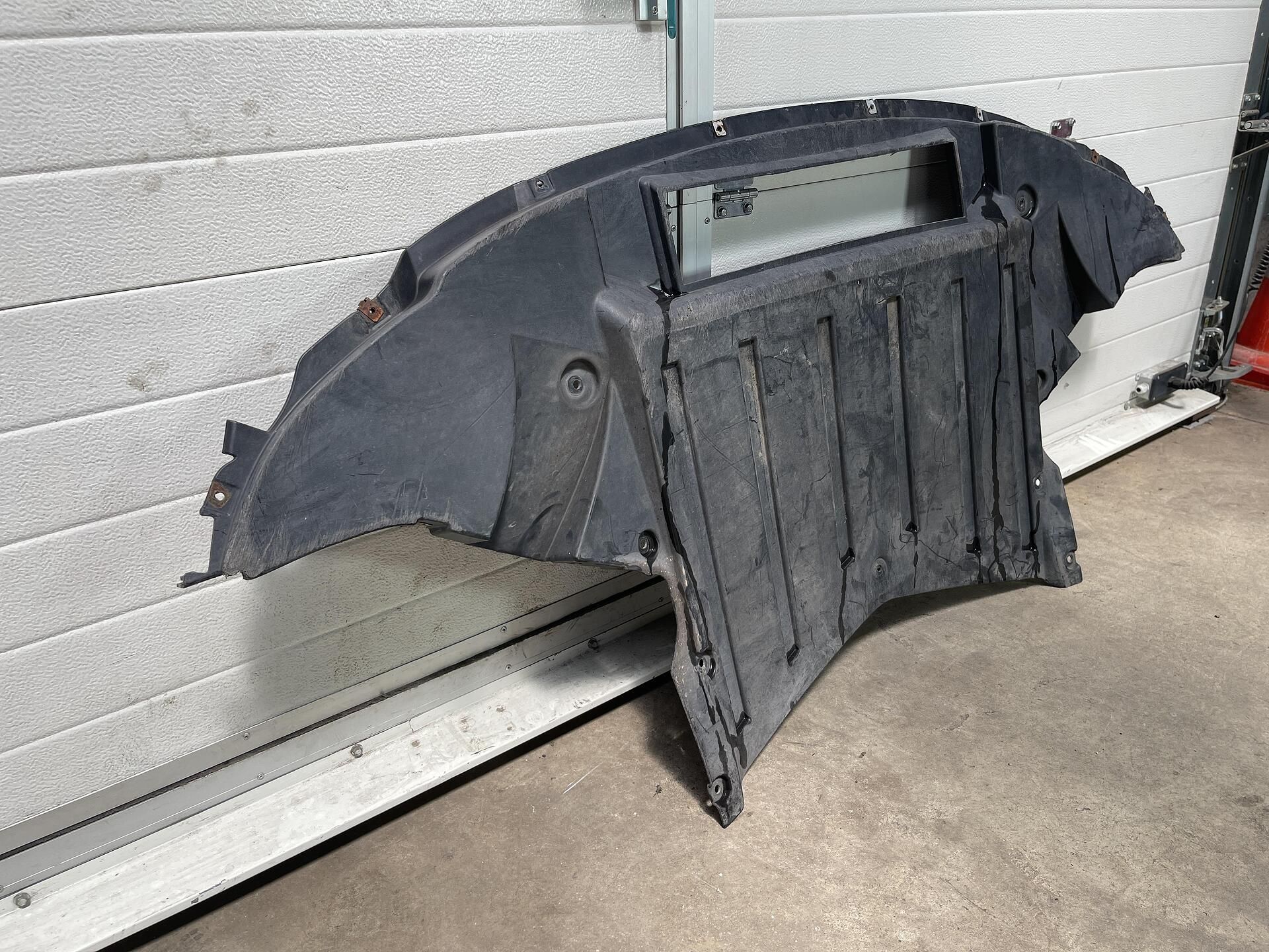 Кора под предна броня - двигател за bmw 5er m5 f10 - 8049956