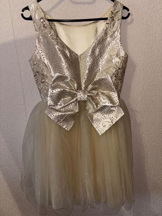 Рокля с панделка