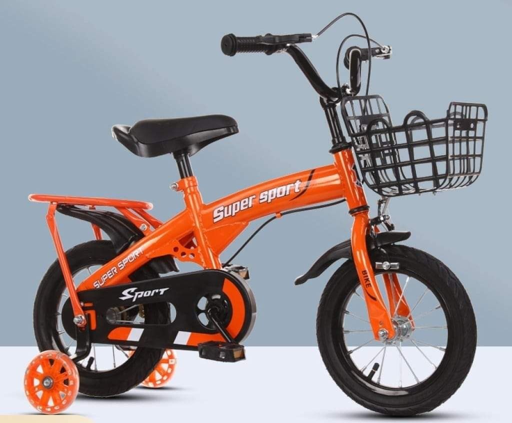 ДДетски велосипед с противоплъзгащи се гуми и светещи помощни колела
