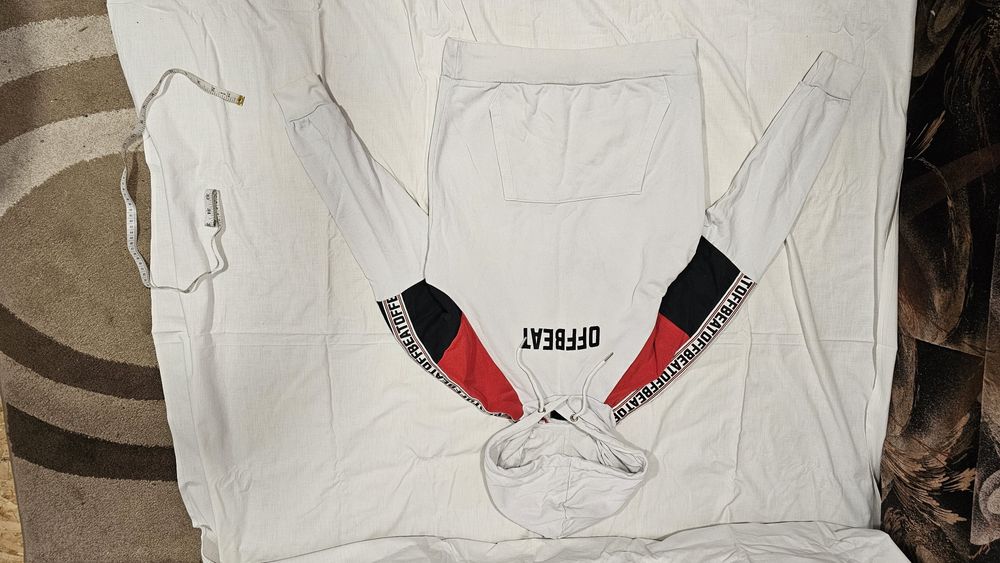 Hanorac alb cu glugă 164-170 (XS)