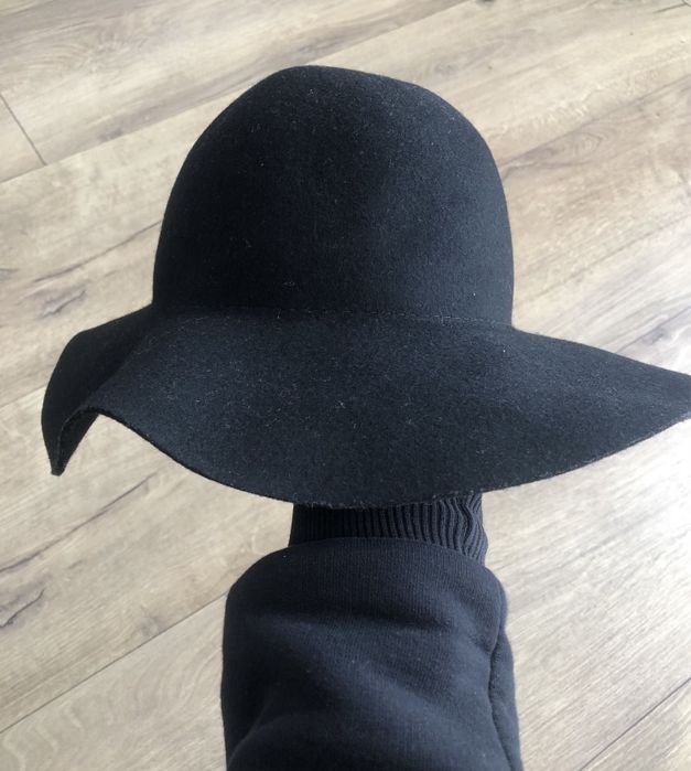 Зимна шапка с периферия h&m