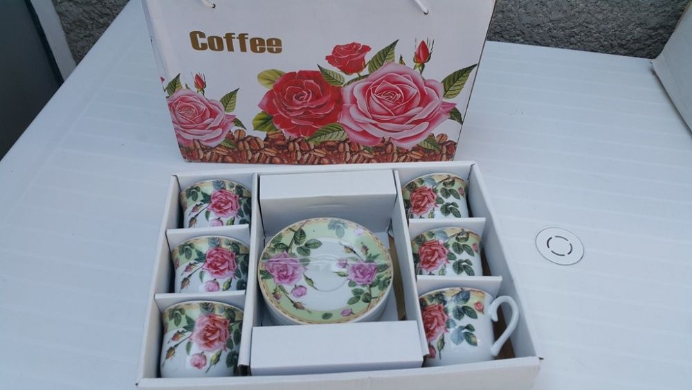 Set de cafea 12 piese 6 cesti 6 farfurioare, imprimeu floral