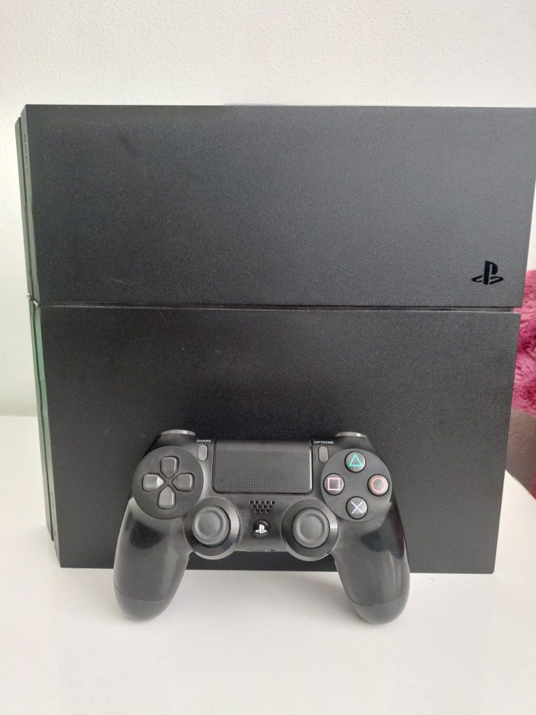 Vand playstation 4 + manetă