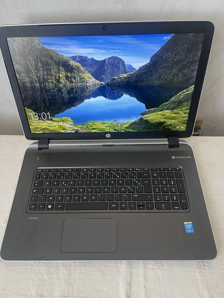 Лаптоп HP 17,3 intel i3-5000, windows 10