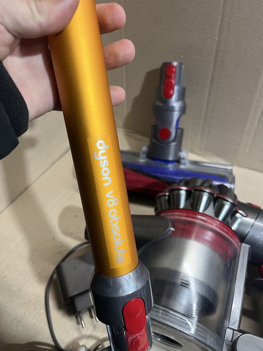 Aspirator Dyson V8