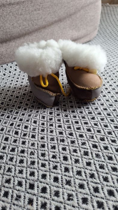 Botosei din piele întoarsă cu blanita