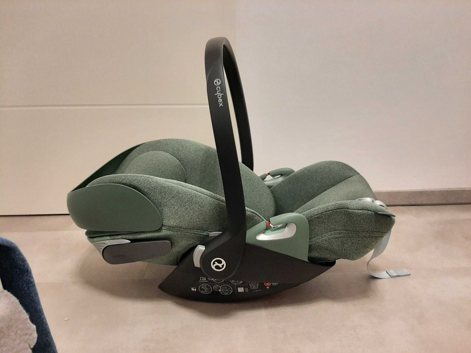 Столче за кола Cybex Cloud T plus с цвят leaf green и Base T