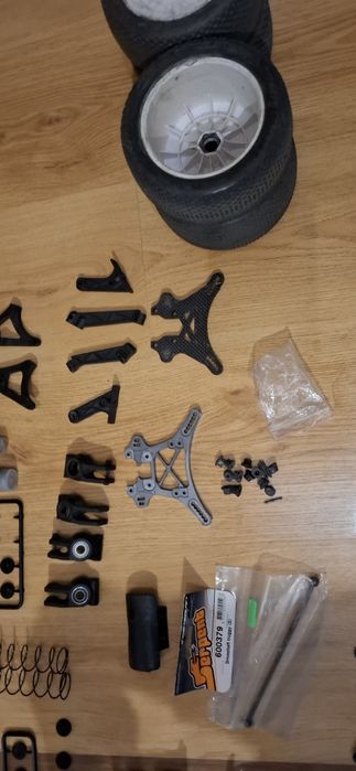 Rc truggy 1/8 със много части