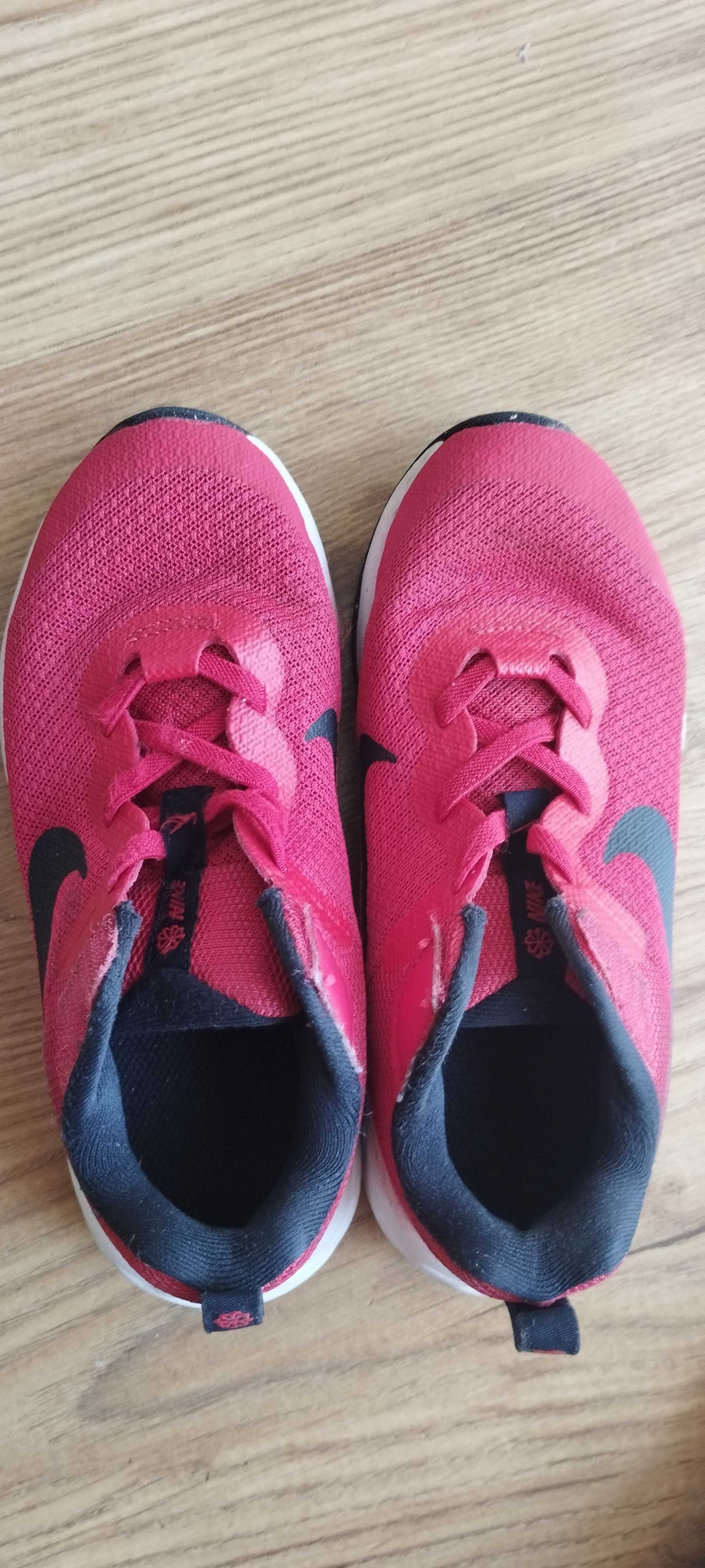 ЛОТ 2 броя детски маратонки Nike 31номер