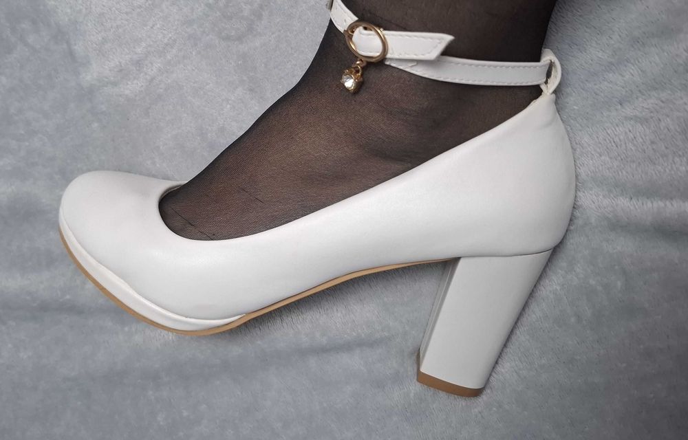 Pantofi albi cu toc patrat, 41