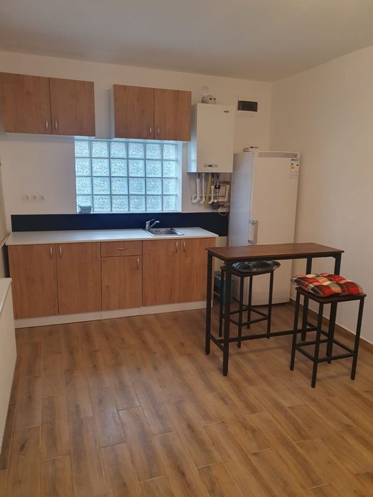 Închiriez apartament