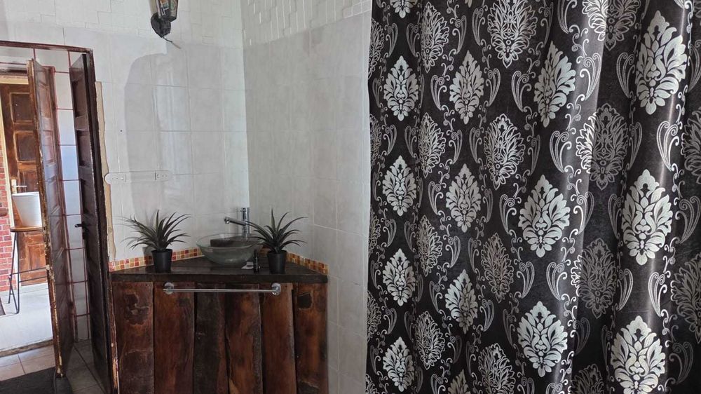 Casa de Vanzare Constanta Tomis 2 langa Mamaia Blvd. Negociabil