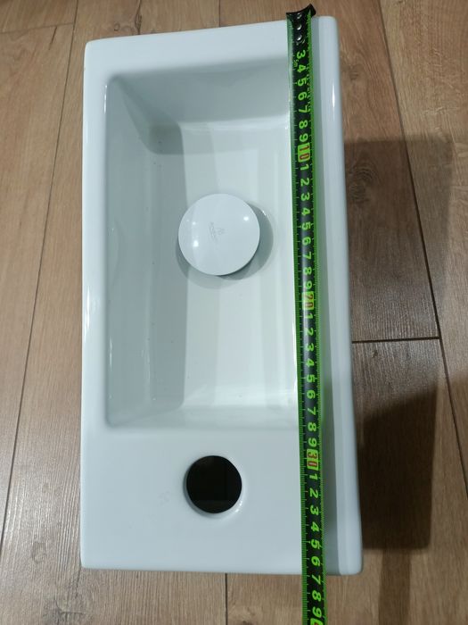 Продам подвесную раковину с донным клапоном