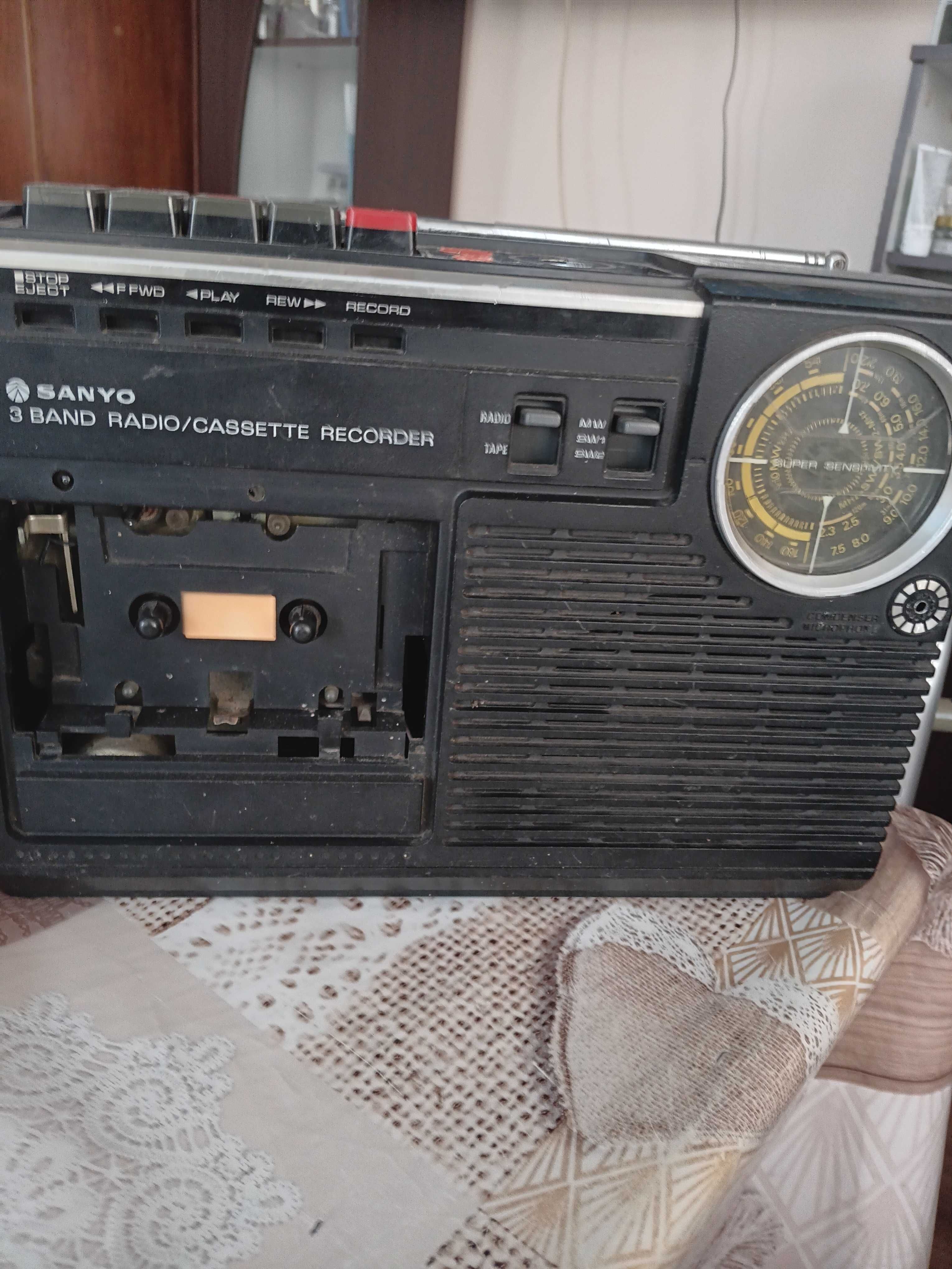 Работещ радио касетофон  SANYO