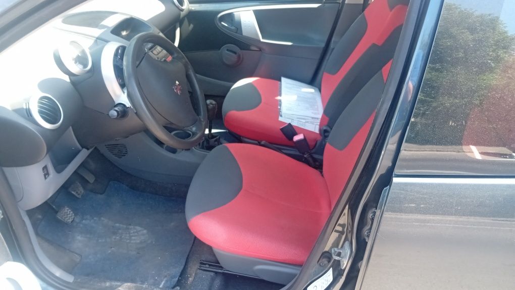 Închiriez auto  benzina+gpl pentru livrari. Glovo