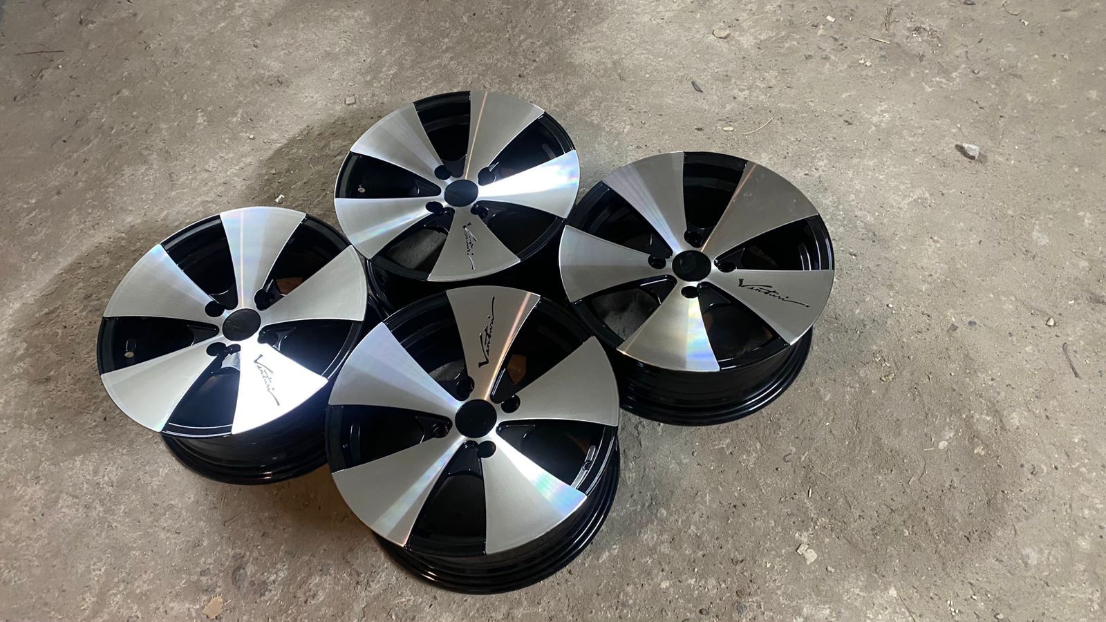 R15 PCD 4*108 Комплект новых легкосплавных дисков