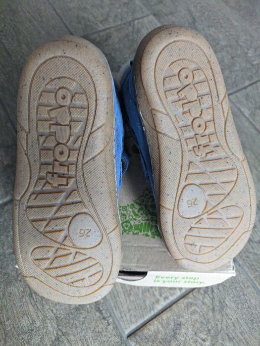 Vând ghete noi Froddo