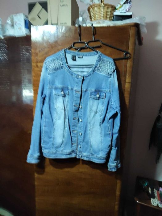 Geaca jeans noua