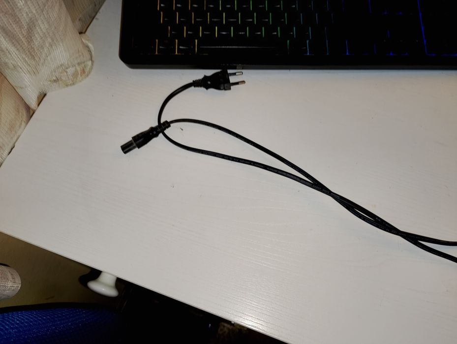 Продавам PlayStation 2+2 джойстика+10 игри+ всички кабели