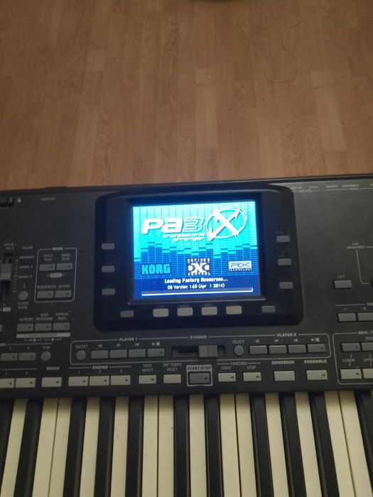 Vând Korg Pa 3x 61 key in stare buna de funcționare cu set bun