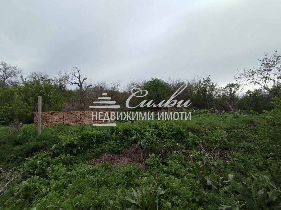 САМОСТОЯТЕЛНА къща с голям двор - село Овчарово