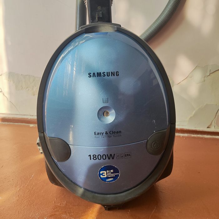 Пылесос Samsung.