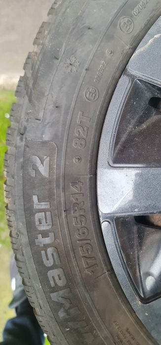 Anvelope iarna+jante tablă+capace 175/65 R14