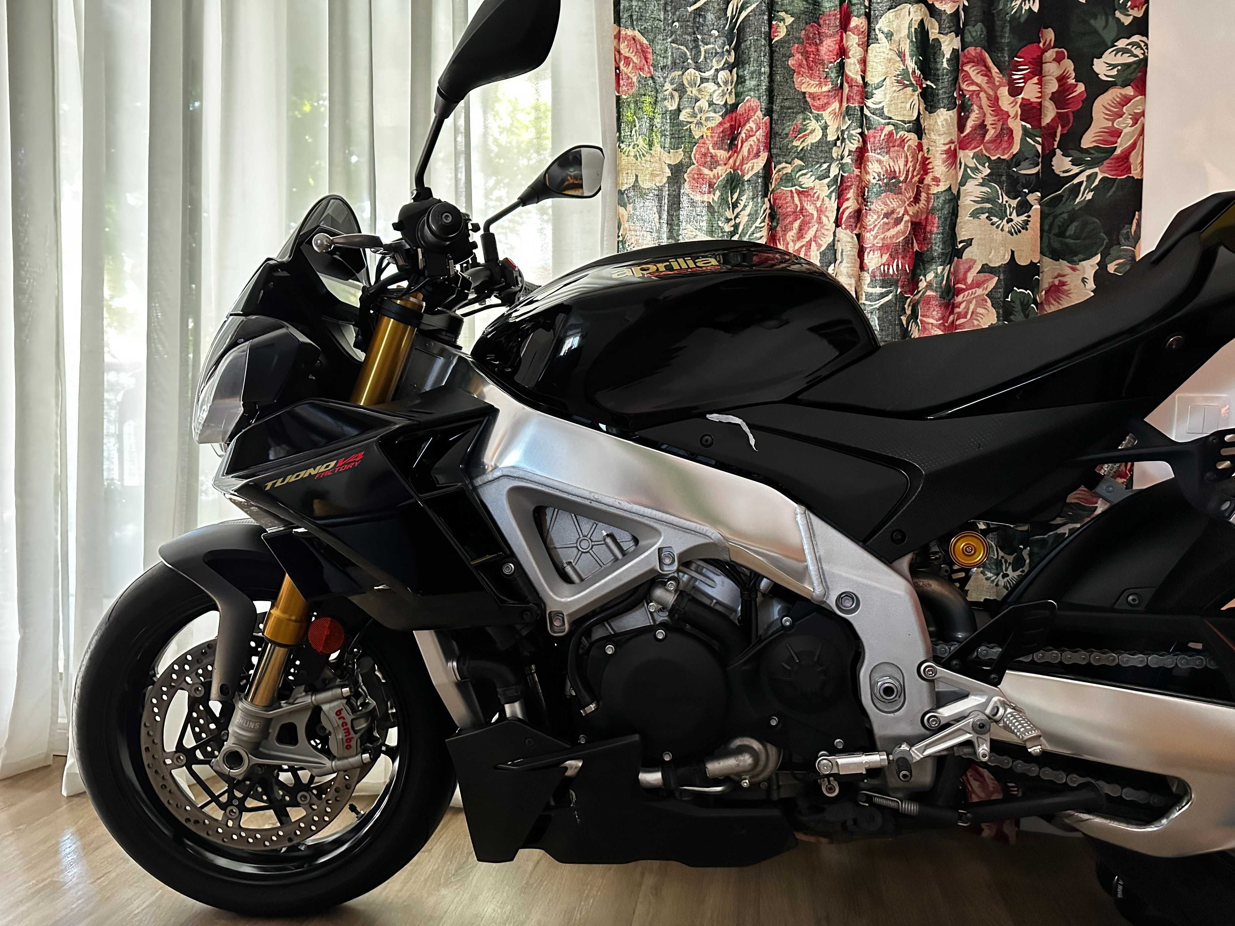 Aprilia Tuono V4 Factory UltraDark 2022