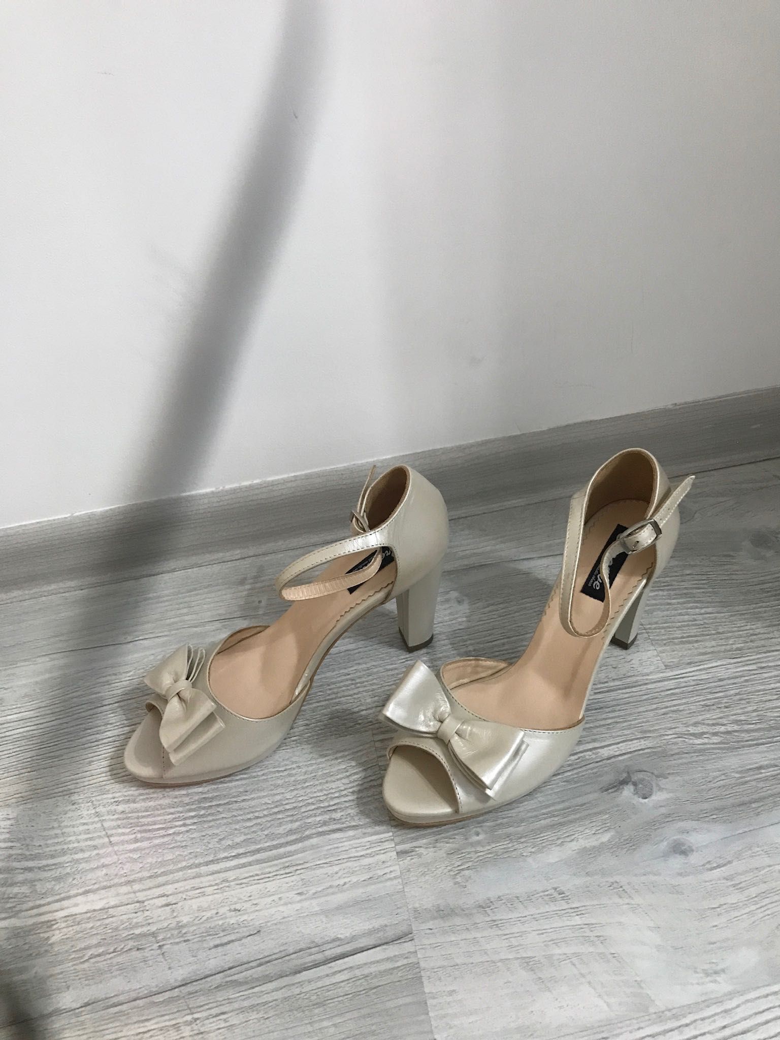Pantofi eleganți dama noi